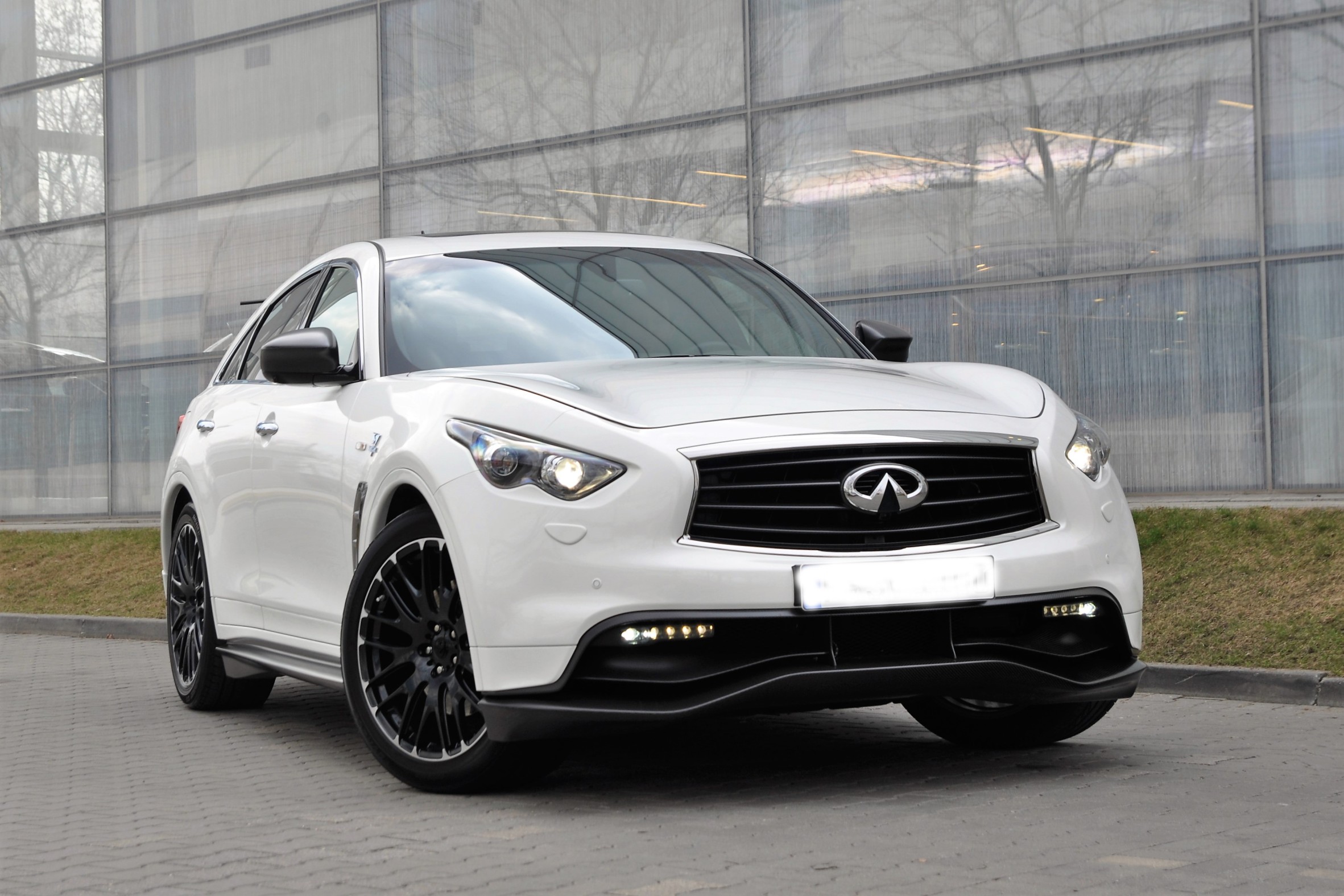 Used Infiniti auto parts hero image