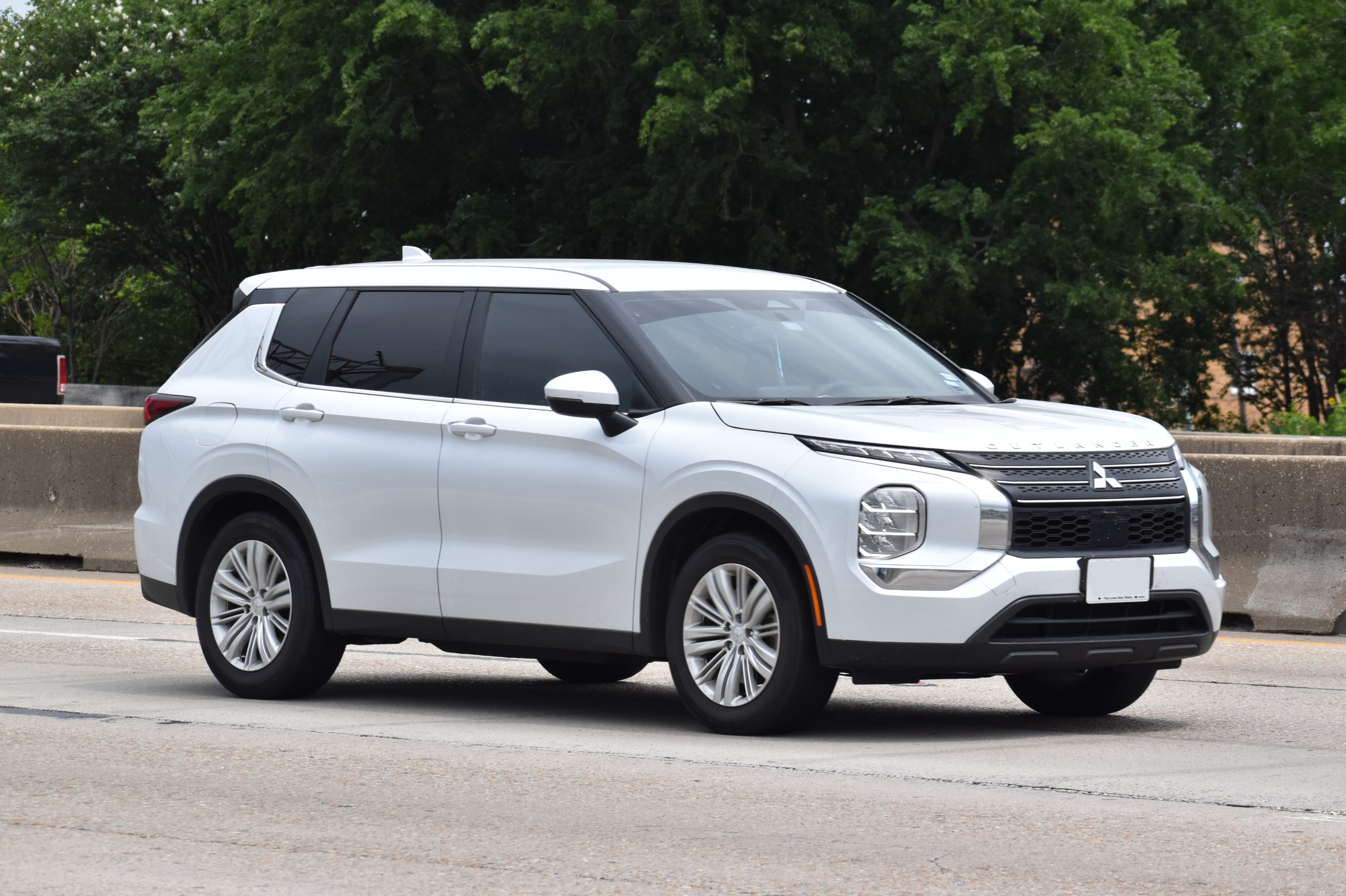 Used Mitsubishi auto parts hero image